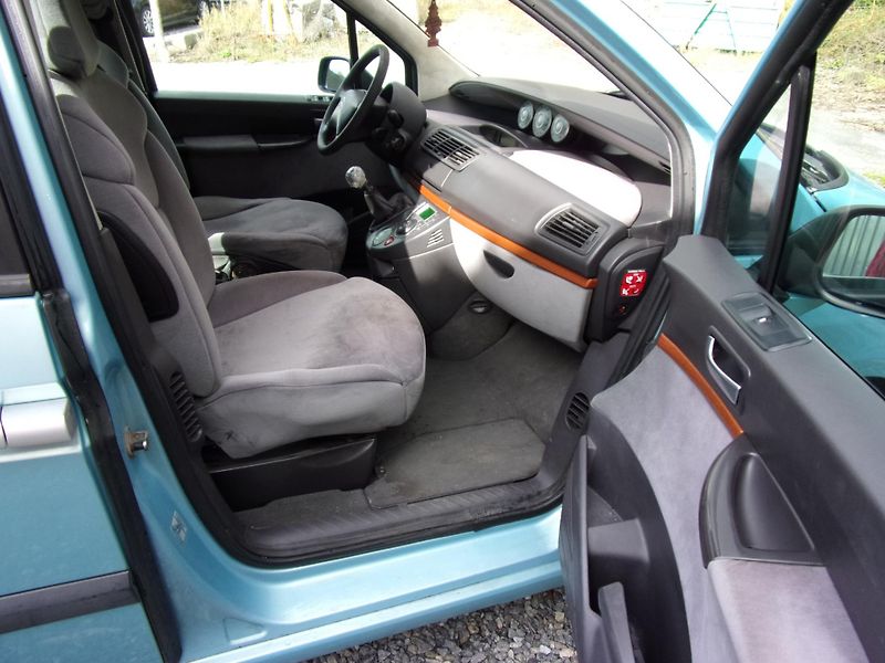 Citroën C8 (2003) 2.2HDi 94kW 278000KM 7MÍST - fotka 23 z 24