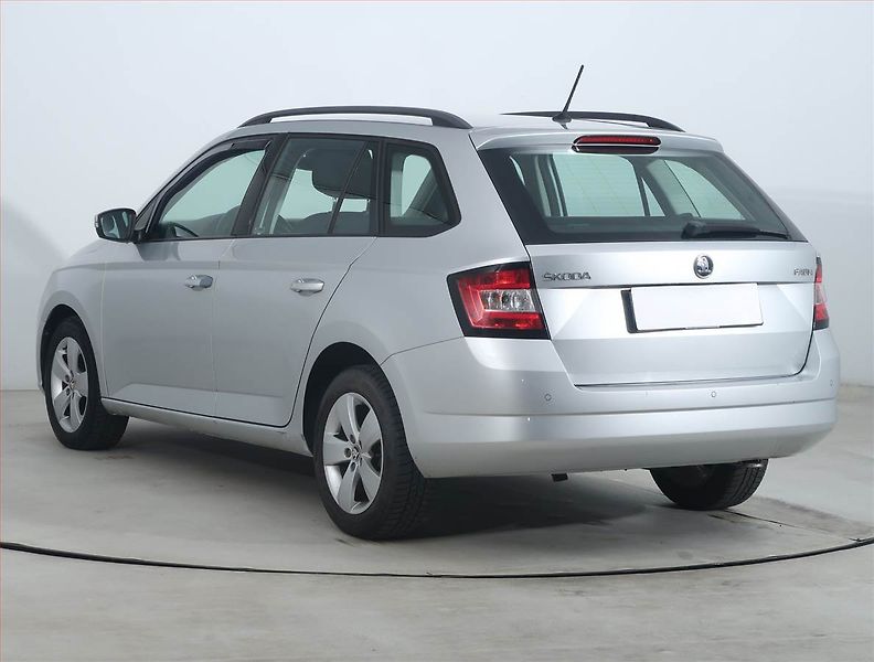 Škoda Fabia (2017) 1.0 TSI, Park. senzory - fotka 4 z 19