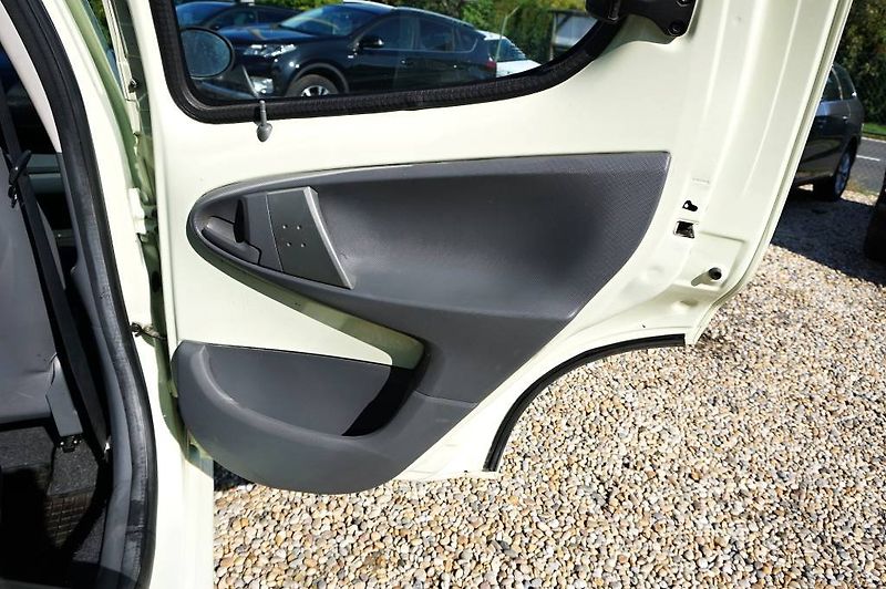 Citroën C1 (2009) 1,0 50 kW - fotka 13 z 26