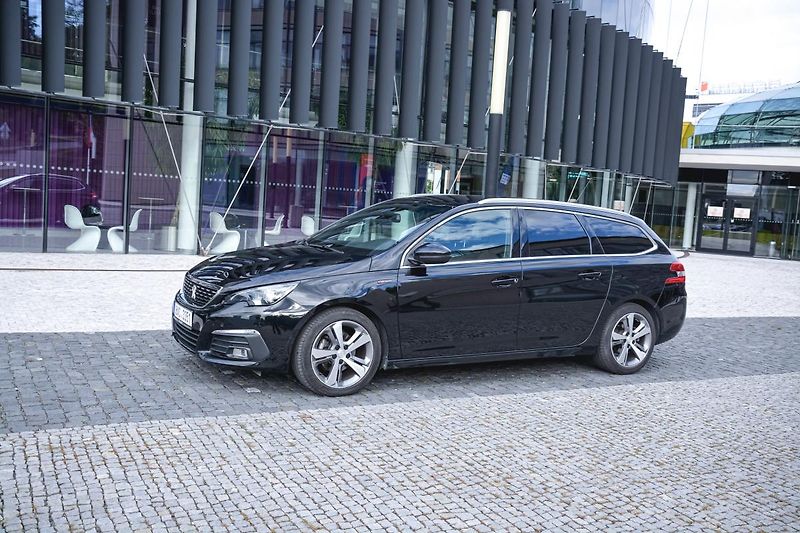 Peugeot 308 (2020) SW GT Line 1.5 BlueHDi 130 1 M - fotka 7 z 28