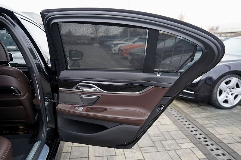BMW Řada 7 740d xDrive/9AT/Lasery/Mpaket - fotka 20 z 50