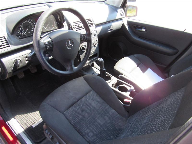 Mercedes-Benz Třídy A 1,5 A 150 Jupiterrot 70KW - fotka 9 z 24
