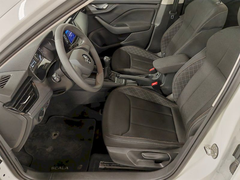 Škoda Scala (2023) 1.5 TSI 110 kW Ambition - fotka 15 z 23