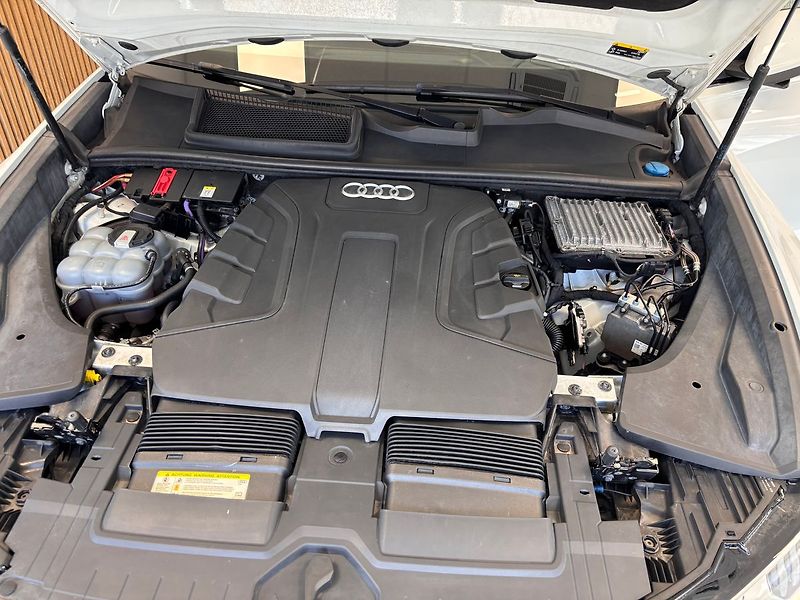 Audi Q8 50 3.0 TDI QUATTRO S-LINE - fotka 34 z 34