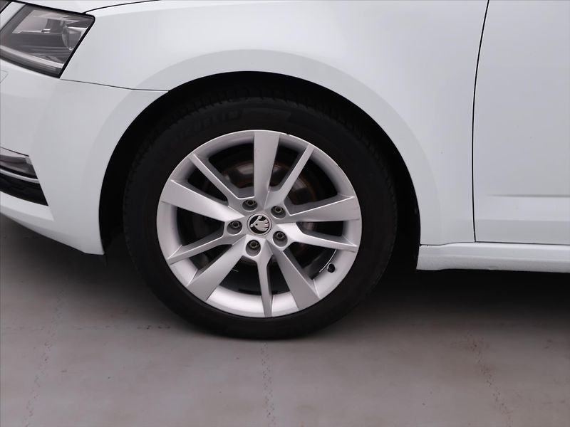 Škoda Octavia 1.6 TDI Style+ CZ LED Navi - fotka 25 z 32