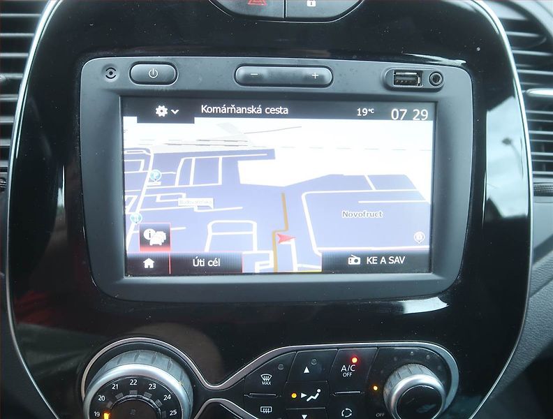 Renault Captur (2019) 1.3 TCe, Serv.kniha, Navi - fotka 13 z 16