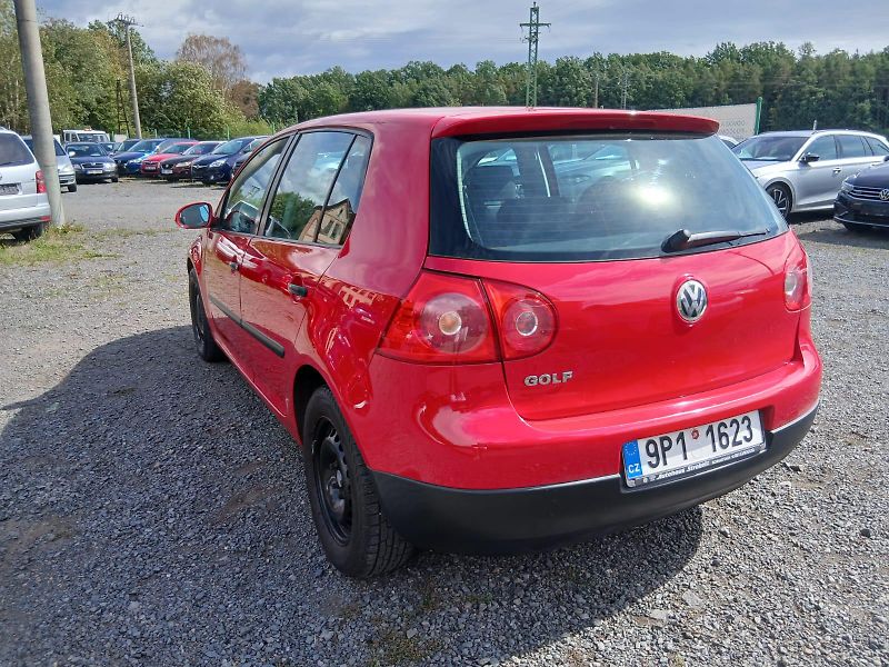 Volkswagen Golf 5, 1.4i - fotka 10 z 30