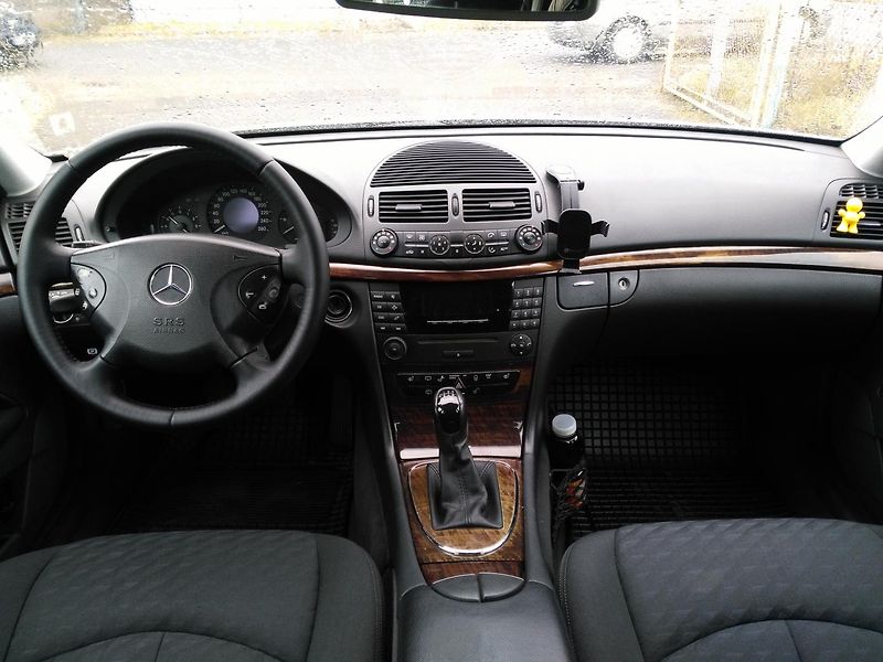 Mercedes-Benz Třídy E 220 CDI - fotka 7 z 32