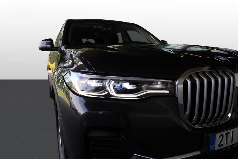BMW X7 xDrive40i - fotka 22 z 32