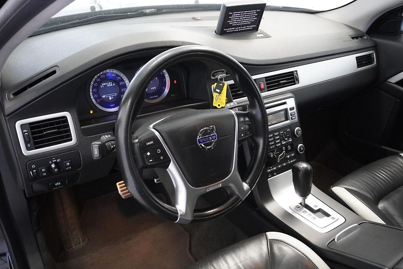 Volvo V70 T6 R-DESIGN 4WD AUT. - fotka 13 z 28
