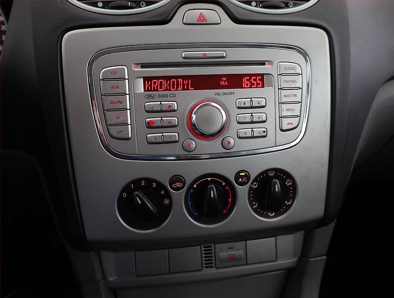 Ford Focus (2008) 2.0 TDCi, nová STK - fotka 9 z 14