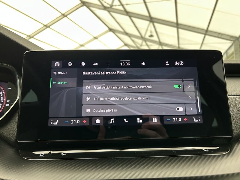 Škoda Octavia 2.0 TDI SportLine - fotka 16 z 29