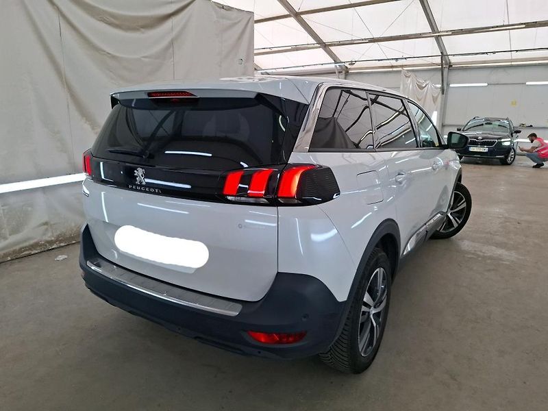 Peugeot 5008 1,2PT EAT8 ALLURE - fotka 4 z 9