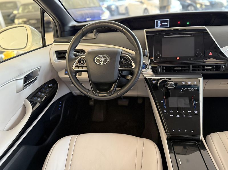 Toyota Mirai (2017) - fotka 22 z 23