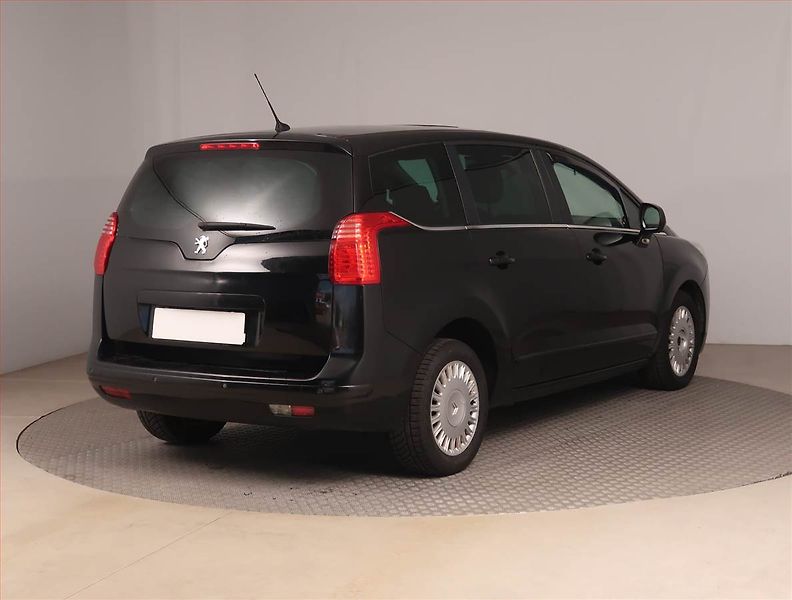 Peugeot 5008 (2014) Active Pack 1.6 HDi, Automat - fotka 5 z 16