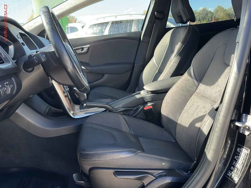Volvo V40 (2016) 2.0 D3, 2.maj, AT, výhřev - fotka 9 z 21