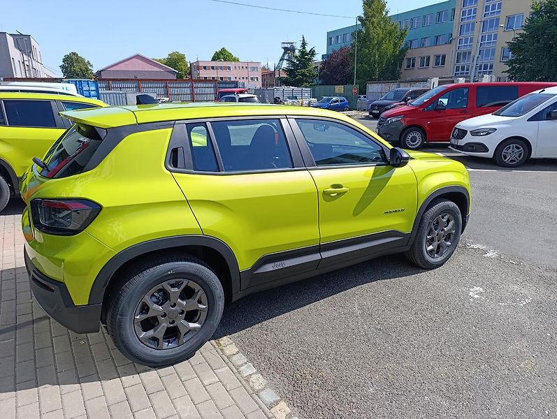 Jeep Avenger (2026) Longitude 1.2 Turbo e-Hybrid - fotka 12 z 26