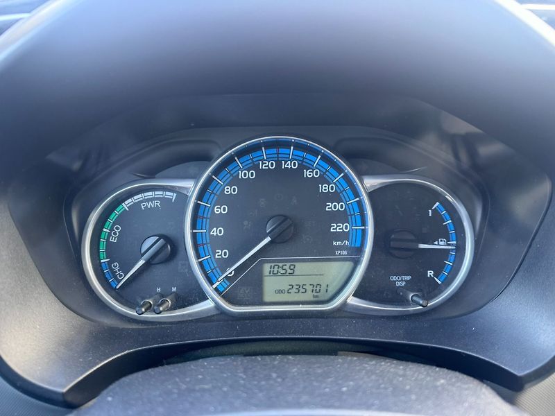 Toyota Yaris (2016) HYBRID 1,5 54 KW STK AUTOMAT - fotka 16 z 38