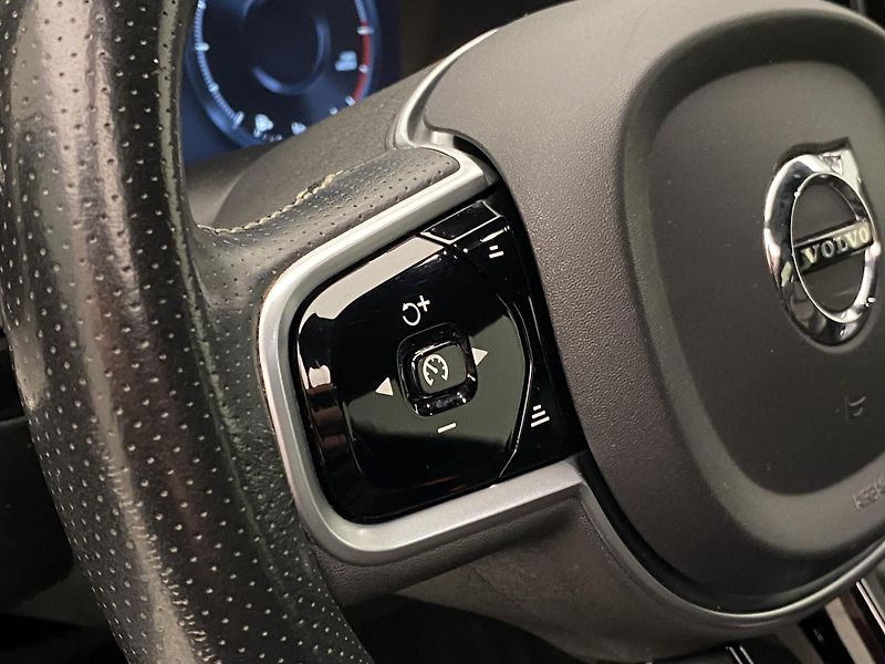 Volvo XC60 D4 AWD R-DESIGN AUT - fotka 19 z 44