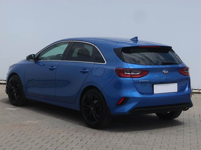 Kia Ceed (2018) Gold 1.4 T-GDI, Serv.kniha - fotka 4 z 15