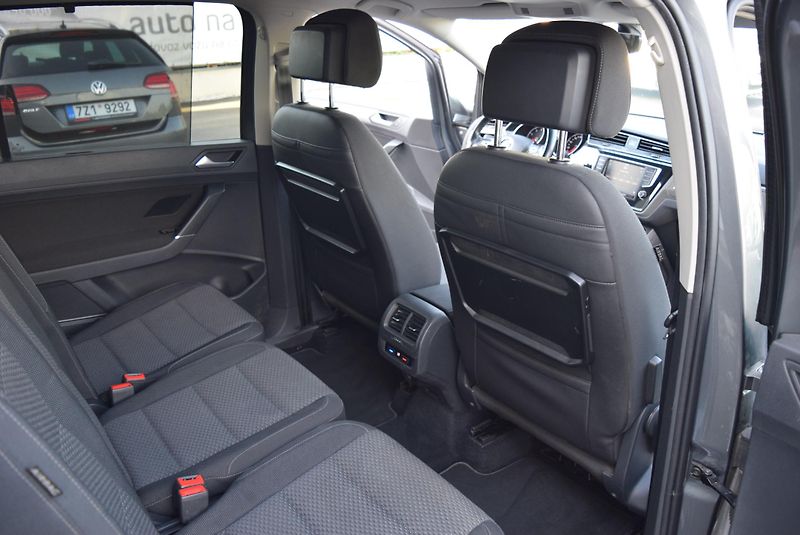 Volkswagen Touran (2017) 1.4TSI 110kw CLBMT NAVI TAŽNÉ - fotka 38 z 48