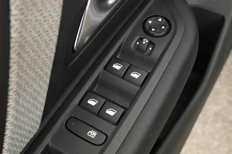 Citroën C4 (2023) 1.2 PureTech, Automat, Kůže - fotka 19 z 19