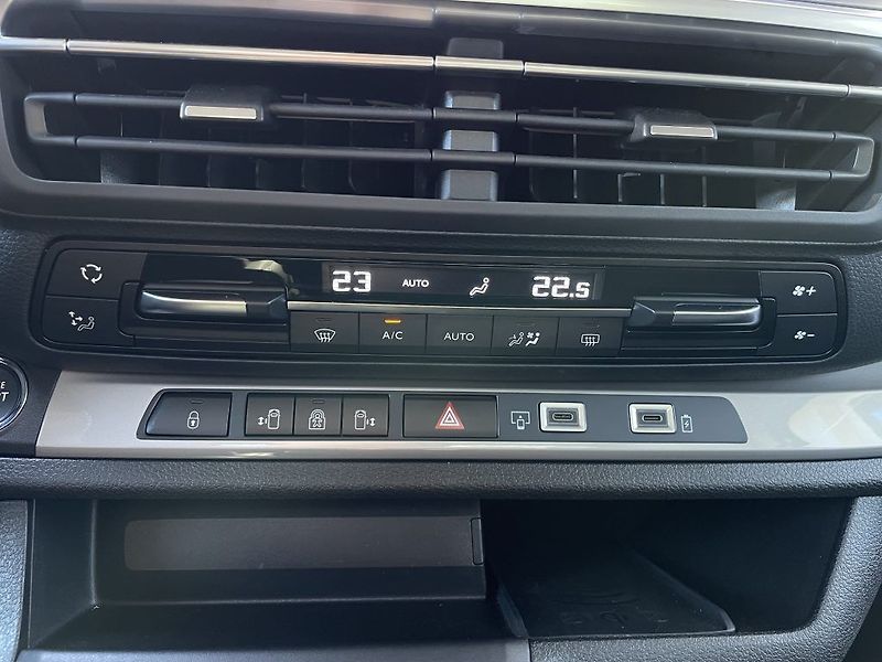 Toyota ProAce Verso Executive Skyview kůže - fotka 21 z 28