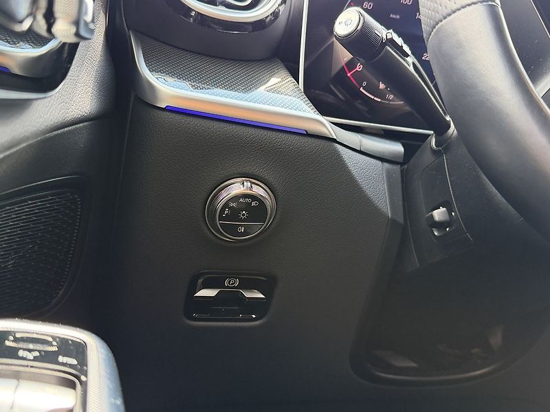Mercedes-Benz GLC 220 d 4MATIC AMG - fotka 21 z 37
