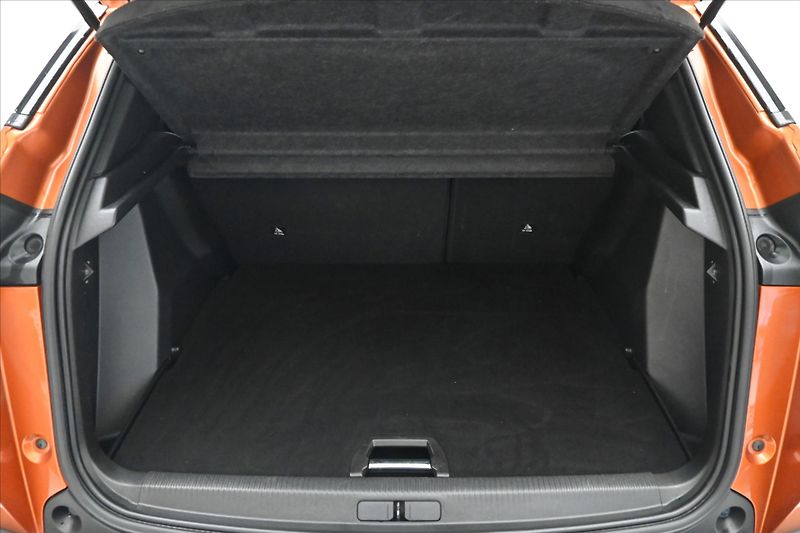 Peugeot 2008 1,5 BlueHDi 81 kW Allure Záruk - fotka 10 z 29