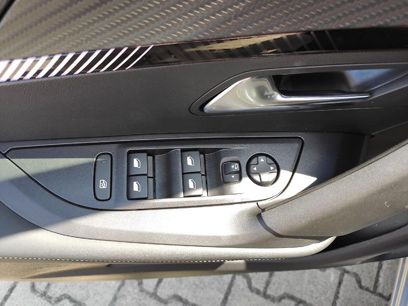 Peugeot 2008 (2026) ALLURE 1.2 TURBO 100k 2xkamera - fotka 26 z 29