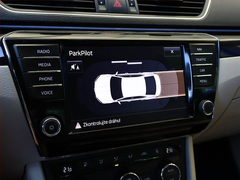 Škoda Superb (2016) Laurin&Klement 2.0 TDI 4x4 - fotka 15 z 22