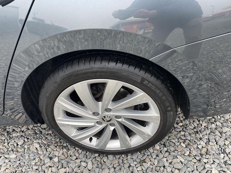 Škoda Octavia 2.0TDi 115PS LED VIRT NAVI DPH - fotka 39 z 189