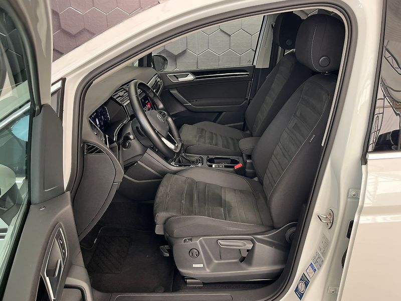 Volkswagen Touran Highline 1.5TSI 110kW DSG 7mís - fotka 27 z 96