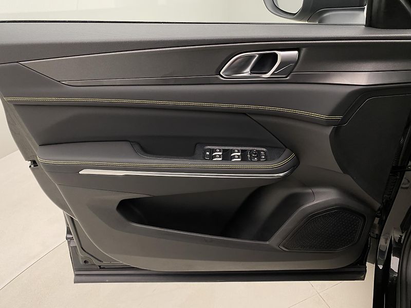 Lynk & Co 01 (2025) CORE PHEV AUT CZ 1.maj - fotka 6 z 96