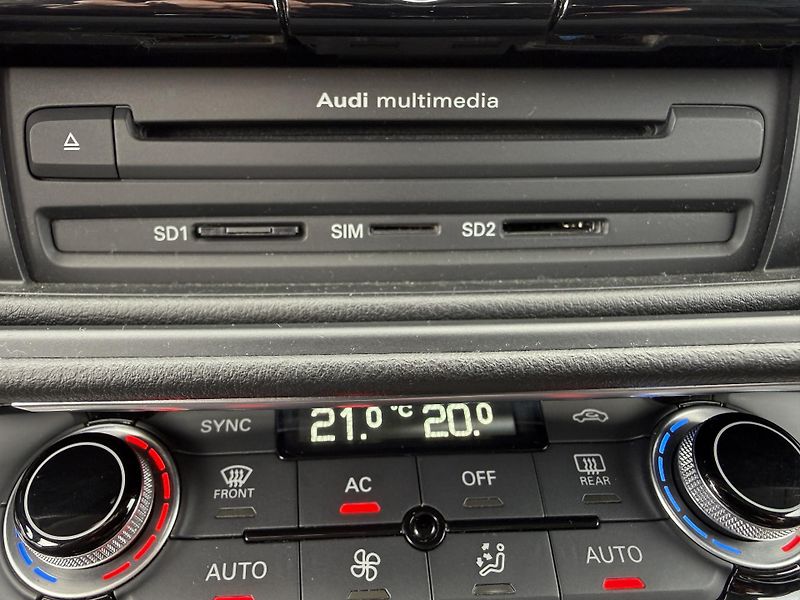 Audi A8 V8 4.2TDi Quattro BOSE LED - fotka 15 z 23