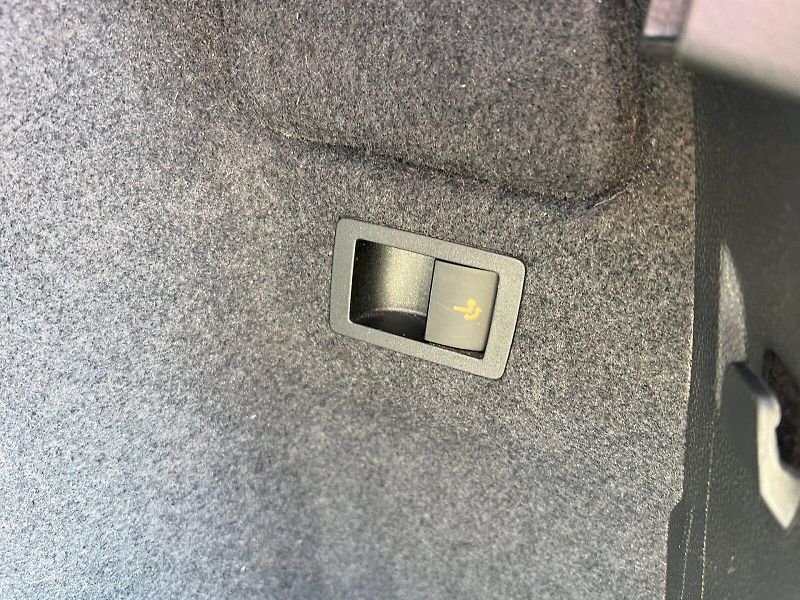 Škoda Karoq (2019) Ambition 1.6TDi 85kW 6°manuáln - fotka 27 z 30