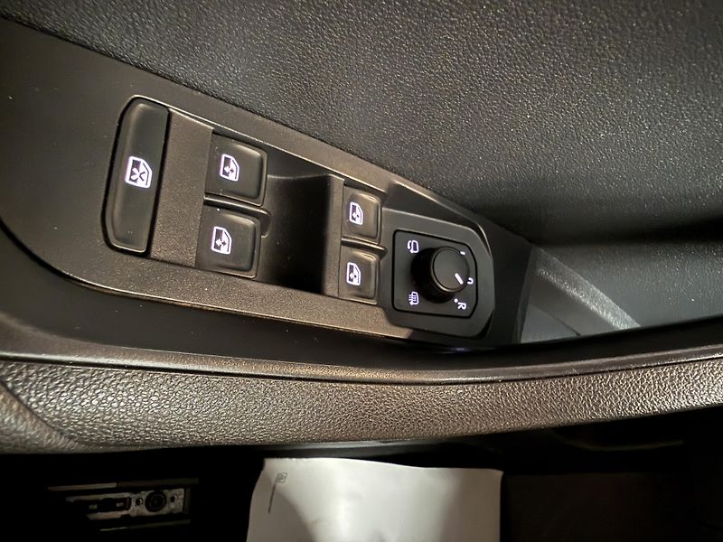 Škoda Karoq 2.0 TDI 85kW Ambition DSG - fotka 13 z 17