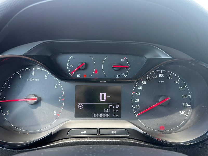 Opel Crossland X 1.2 i 61kW - fotka 15 z 26