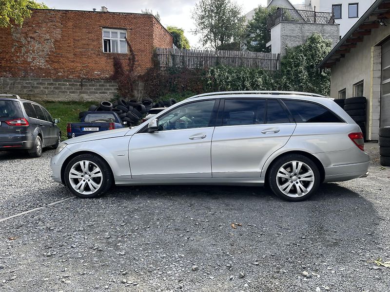 Mercedes-Benz Třídy C (2008) 320 CDi 165 Kw 4MATIC  - fotka 8 z 20