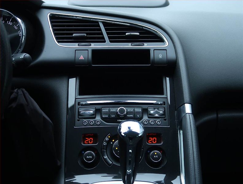 Peugeot 3008 (2016) 1.6 BlueHDi, Automat - fotka 12 z 21