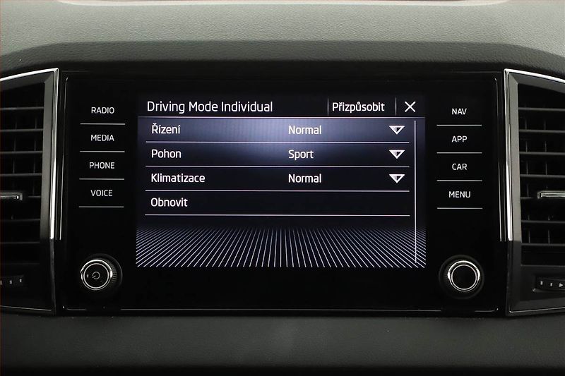Škoda Karoq (2023) 1.5 TSI - fotka 14 z 20