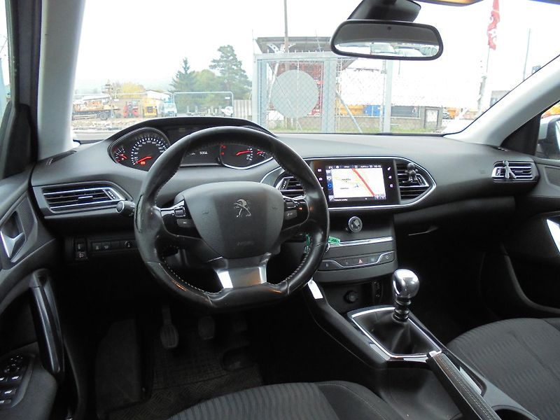 Peugeot 308 (2015) 1.6 HDI- NAVIGACE-ČR-SERVISKA - fotka 7 z 10