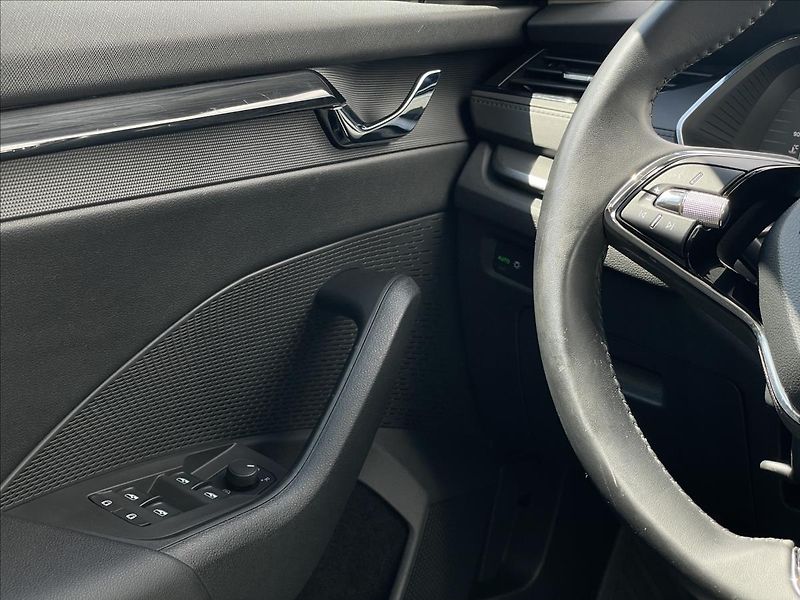 Škoda Octavia 2,0 TDI Combi Ambition Plus - fotka 15 z 22