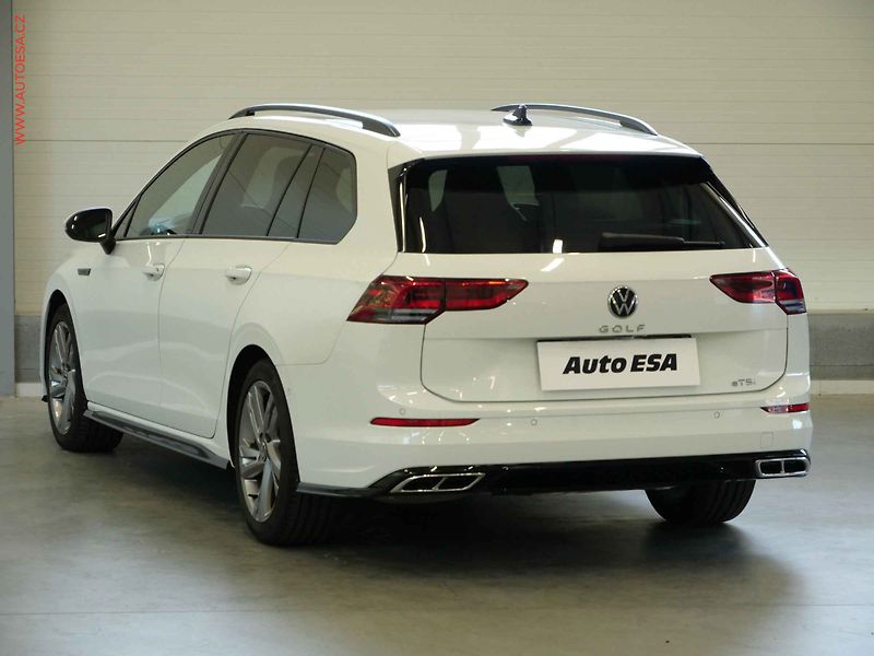 Volkswagen Golf (2021) 1.5TSI, 2.maj,ČR, R-Line - fotka 6 z 21