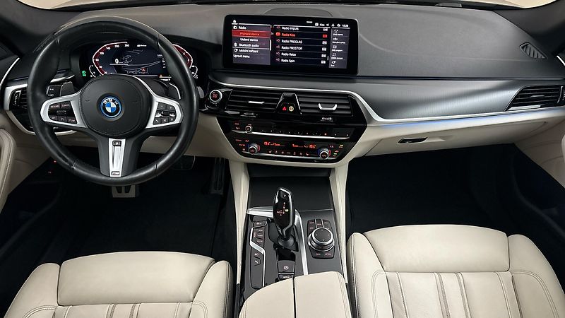 BMW Řada 5 530e AUT xDrive M-paket Tourin - fotka 8 z 30