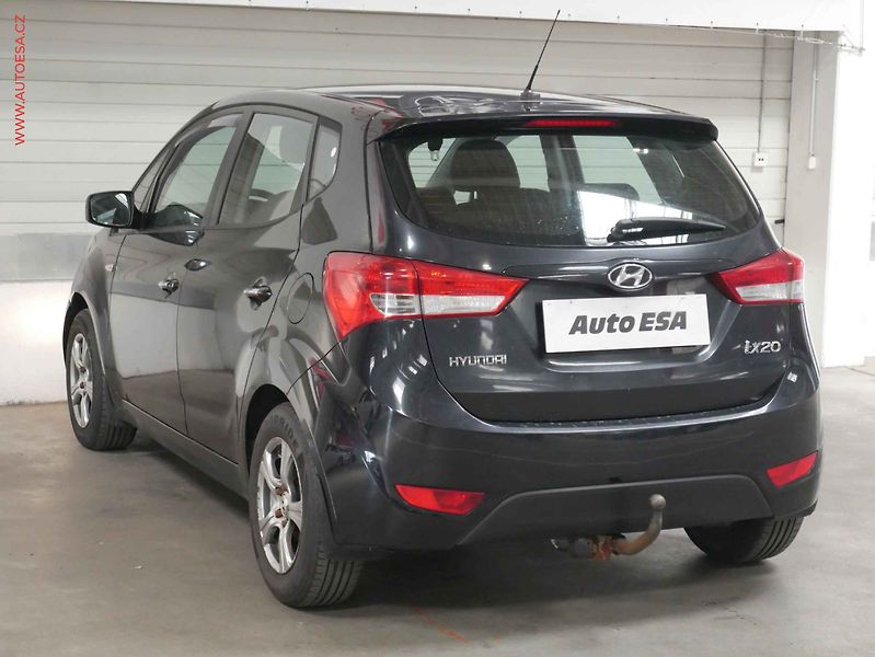 Hyundai ix20 (2011) 1.4i, ČR, AC, park.asist - fotka 4 z 17