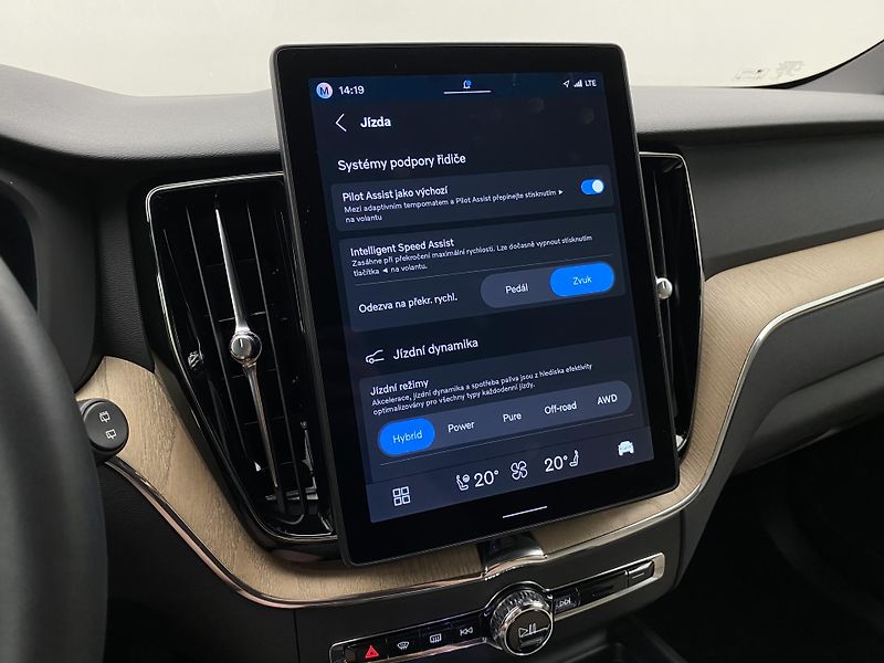 Volvo XC60 T8 AWD RECHARGE PLUS DARK CZ - fotka 49 z 66