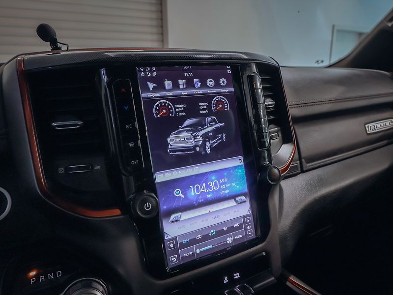 Dodge RAM 1500 5.7 REBEL 295 kW - fotka 15 z 34