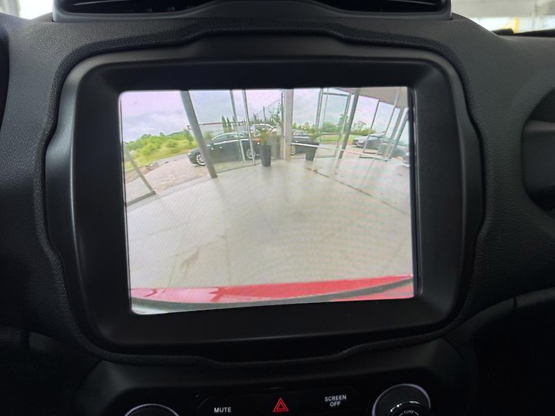 Jeep Renegade 1,3T 4xe*AWD*Distronic*Kamera - fotka 20 z 34