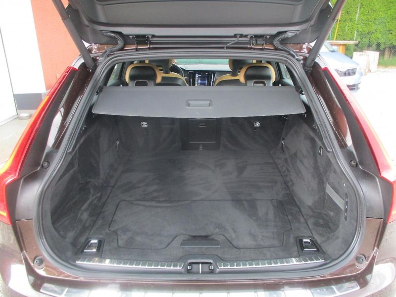 Volvo V90 T6 CROSS COUNTRY PRO 246kW - fotka 13 z 47